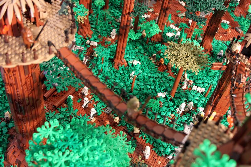 Illustration for article titled 40,000-Piece Lego Battle Of Endor